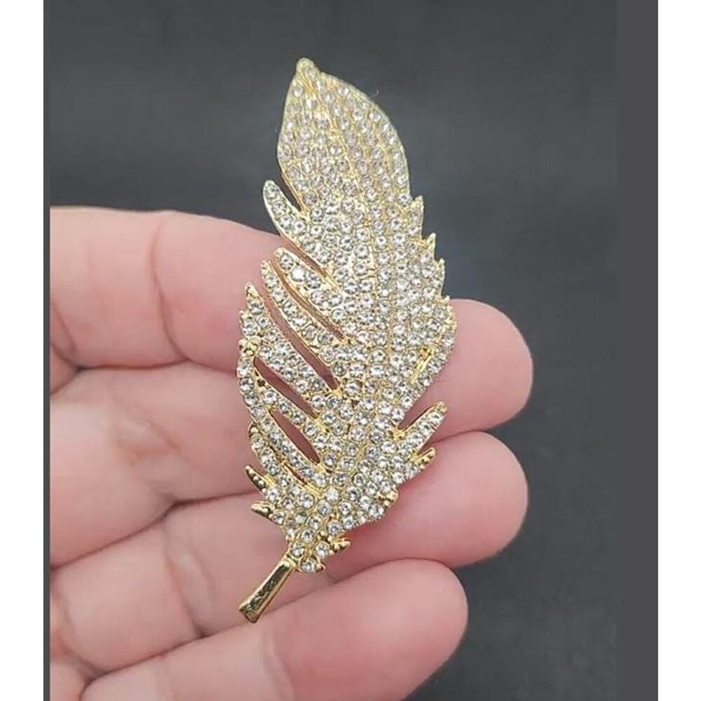 Rhinestone Feather Shaped Brooch Simple Elegance Lightweight Gold Tone Metal